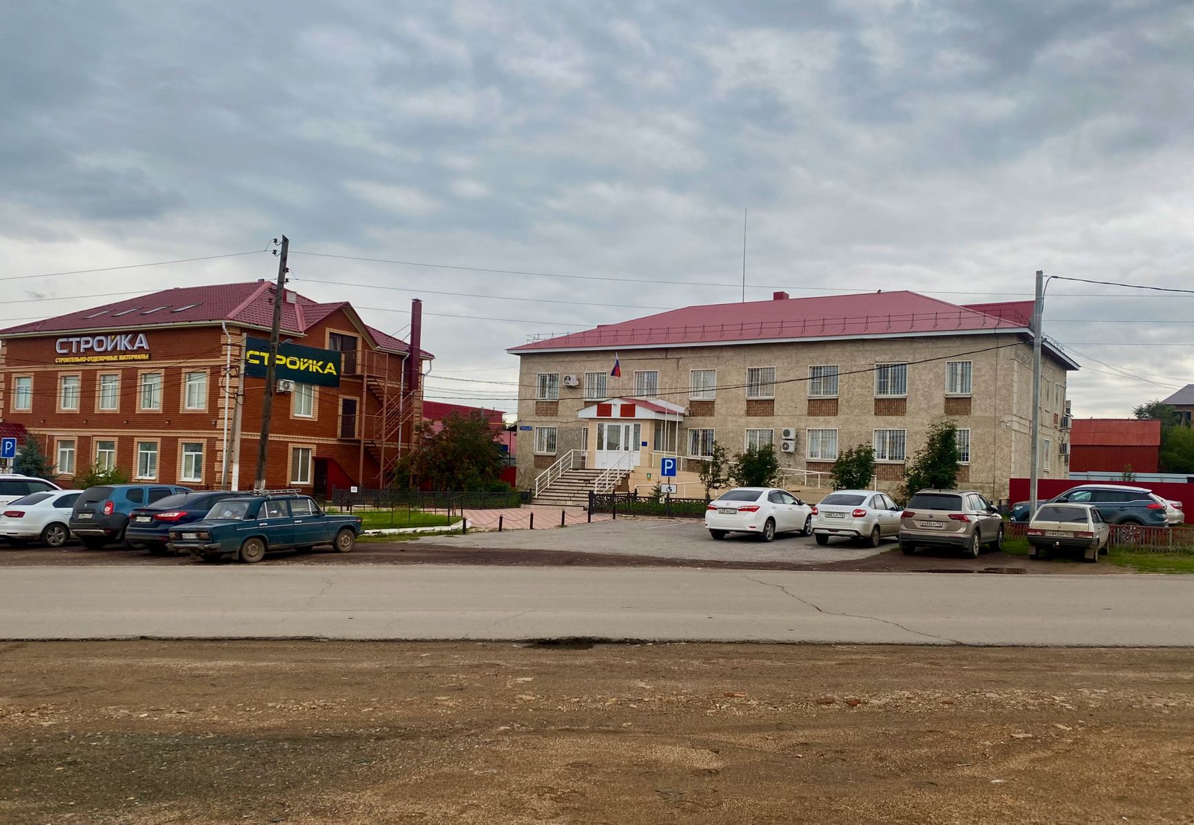 The building of the Baymak District Court (right), August 2024