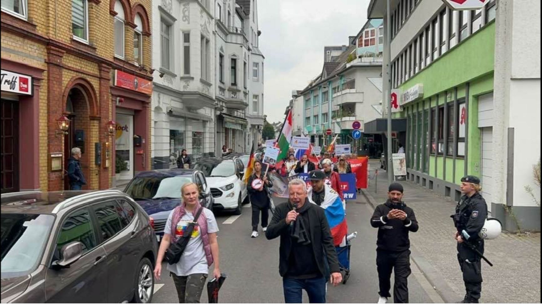 Elena Kolbasnikova and Markus Beisicht at a pro-Russian rally in Cologne